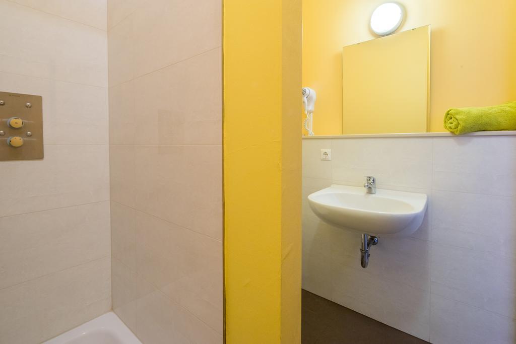 Airport Hostel Хамбург Стая снимка